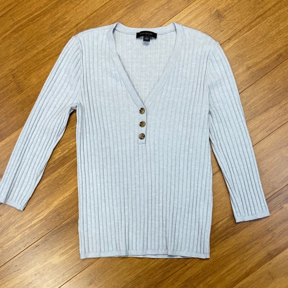 Ann Taylor Light Gray Ribbed Sweater with Button Detail size Medium